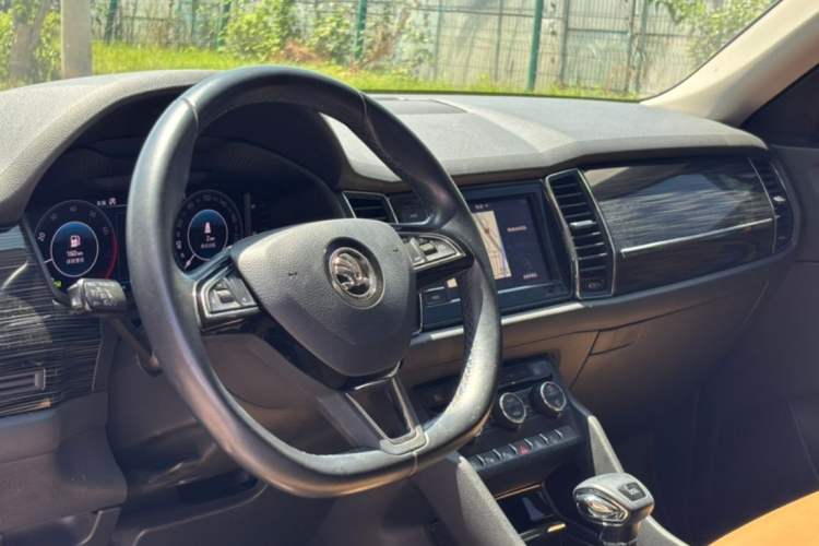 Used Skoda Kodiaq GT 2019 TSI330 Two-Wheel-Drive Luxury Edition China VI Standard Audio And AC Panel