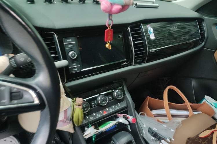 Used Skoda Kodiaq GT 2019 TSI330 Two-Wheel-Drive Luxury Edition China VI Standard Audio And AC Panel
