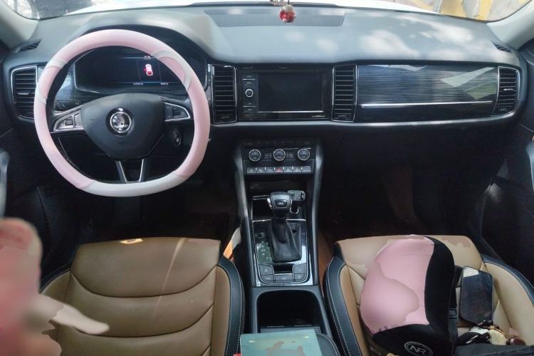 Used Skoda Kodiaq GT 2019 TSI380 4x4 Luxury Edition China VI Standard Center Console