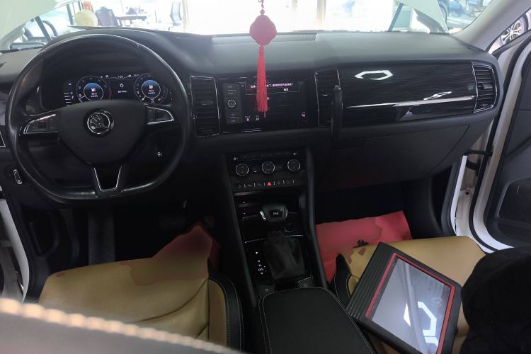 Used Skoda Kodiaq GT 2019 TSI380 4x4 Luxury Edition China VI Standard Center Console