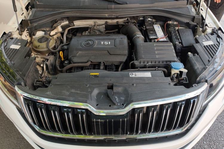 Used Skoda Kodiaq GT 2019 TSI380 4x4 Flagship Model China VI Standard Engine Bay