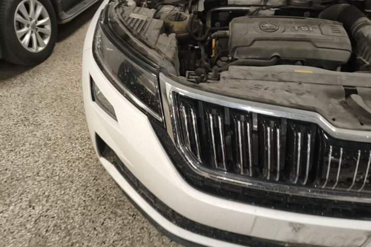 Used Skoda Kodiaq GT 2019 TSI380 4x4 Flagship Model China VI Standard Engine Bay Right