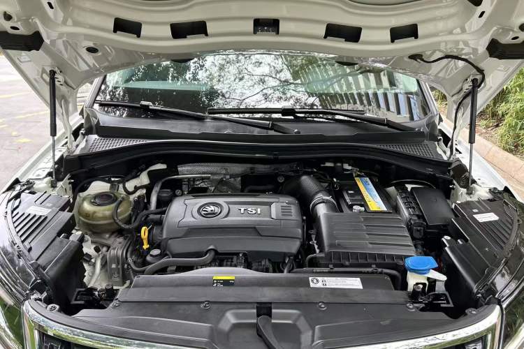 Used Skoda Kodiaq GT 2019 TSI380 4x4 Flagship Model China VI Standard Engine Bay