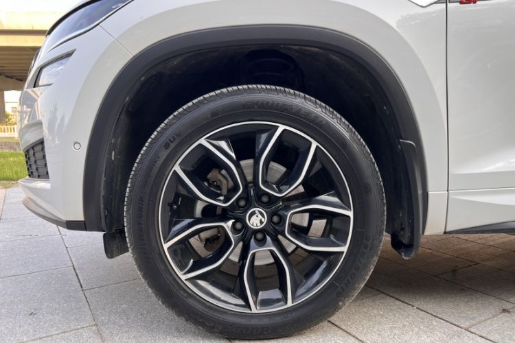 Used Skoda Kodiaq GT 2019 TSI330 Two-Wheel-Drive Luxury Edition China VI Standard Exterior 2