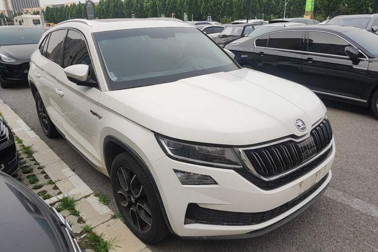 Used Skoda Kodiaq GT 2019 TSI380 4x4 Flagship Model China VI Standard Front Right 45 Deg