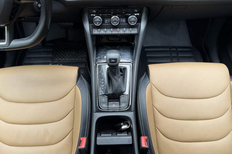 Used Skoda Kodiaq GT 2019 TSI330 Two-Wheel-Drive Luxury Edition China VI Standard Gear Lever