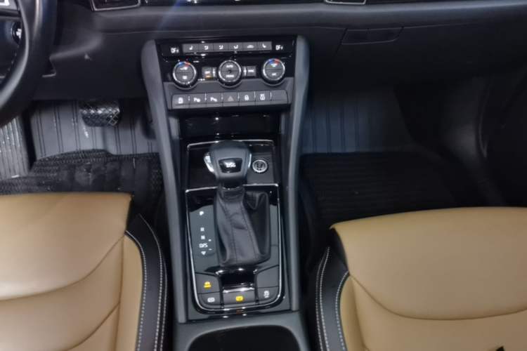 Used Skoda Kodiaq GT 2019 TSI330 Two-Wheel-Drive Luxury Edition China VI Standard Gear Lever