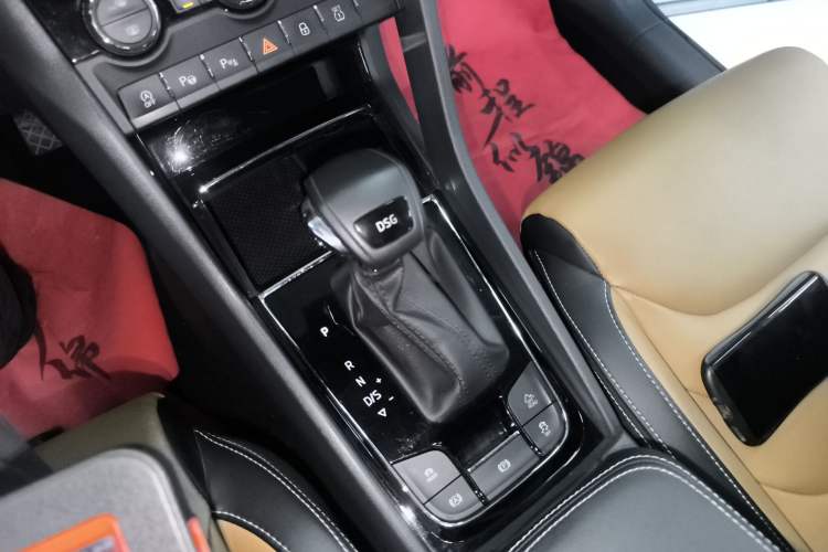Used Skoda Kodiaq GT 2019 TSI380 4x4 Luxury Edition China VI Standard Gear Lever