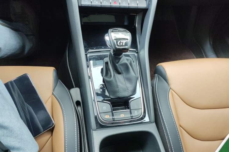 Used Skoda Kodiaq GT 2019 TSI330 Two-Wheel-Drive Luxury Edition China VI Standard Gear Lever