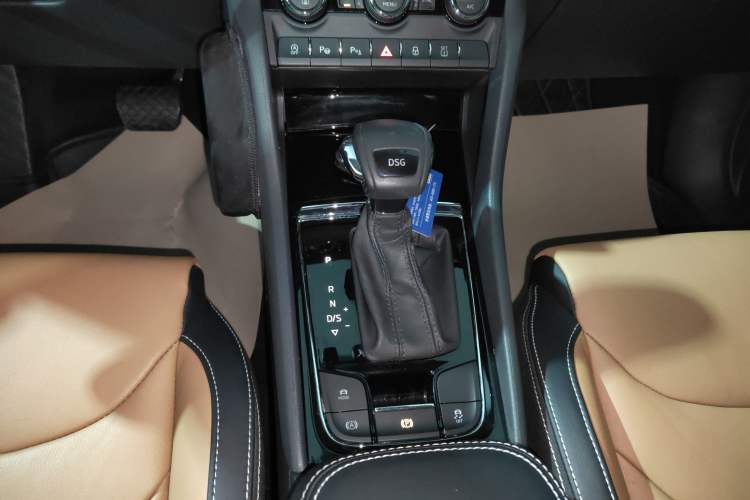Used Skoda Kodiaq GT 2019 TSI330 Two-Wheel-Drive Luxury Edition China VI Standard Gear Lever