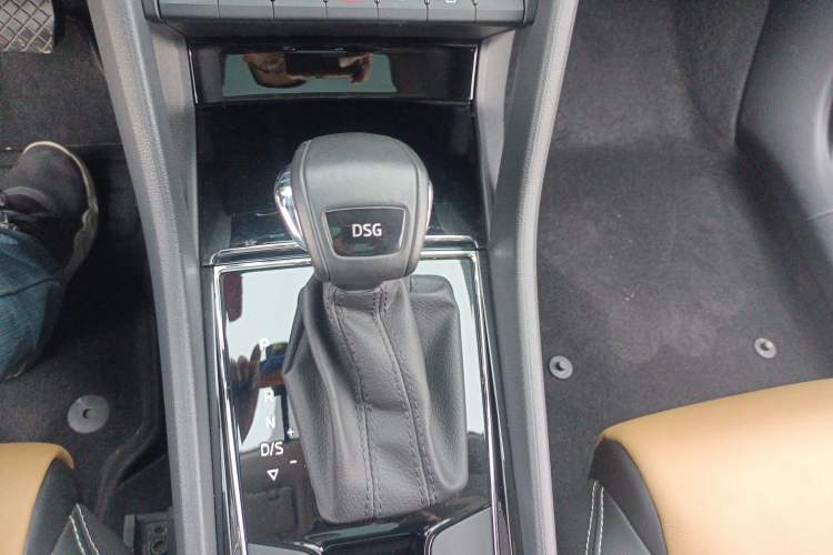 Used Skoda Kodiaq GT 2019 TSI330 Two-Wheel-Drive Luxury Edition China VI Standard Gear Lever