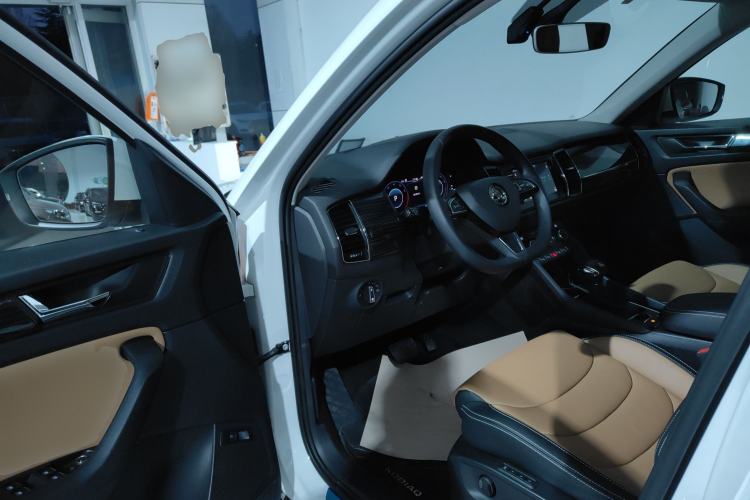 Used Skoda Kodiaq GT 2019 TSI330 Two-Wheel-Drive Luxury Edition China VI Standard Interior 3