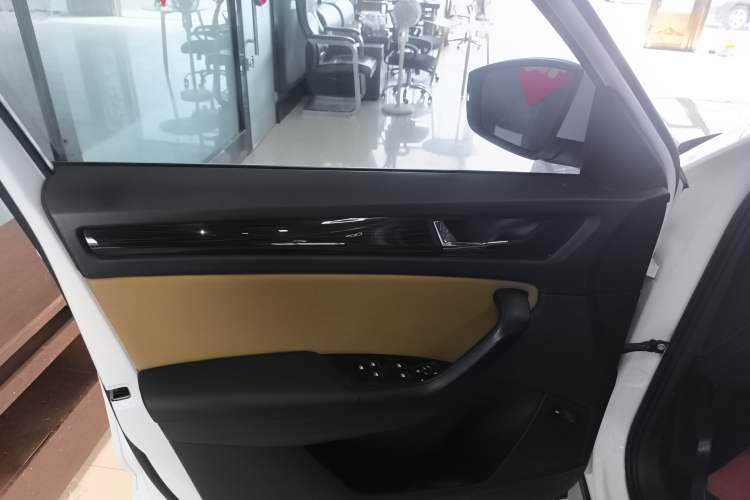 Used Skoda Kodiaq GT 2019 TSI380 4x4 Luxury Edition China VI Standard Left Front Door Interior