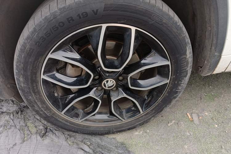 Used Skoda Kodiaq GT 2019 TSI330 Two-Wheel-Drive Luxury Edition China VI Standard Left Front Wheel Hub