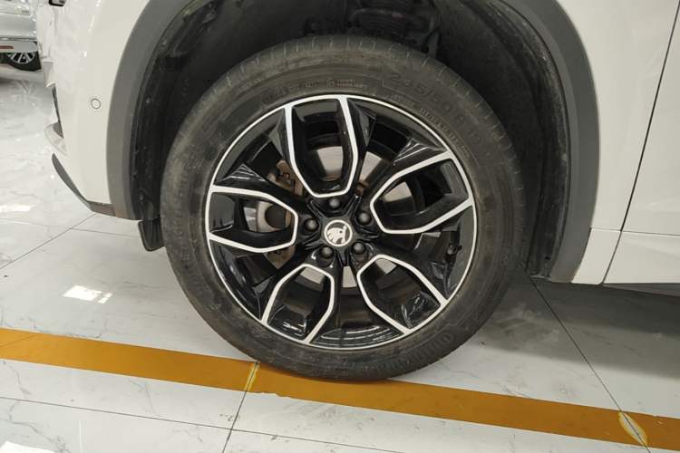 Used Skoda Kodiaq GT 2019 TSI330 Two-Wheel-Drive Luxury Edition China V Standard Left Front Wheel Hub