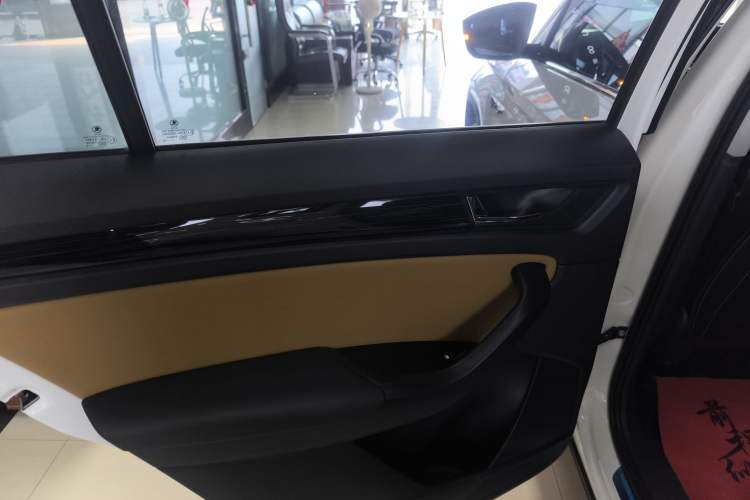 Used Skoda Kodiaq GT 2019 TSI380 4x4 Luxury Edition China VI Standard Left Rear Door Interior