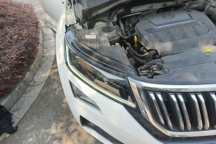 Used Skoda Kodiaq GT 2019 TSI330 Two-Wheel-Drive Luxury Edition China VI Standard Right Front Headlight