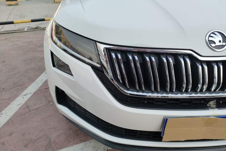 Used Skoda Kodiaq GT 2019 TSI330 Two-Wheel-Drive Luxury Edition China VI Standard Right Front Headlight