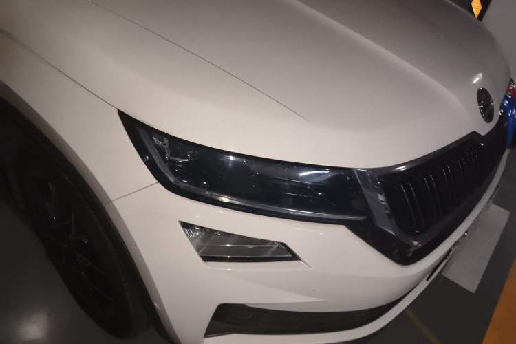 Used Skoda Kodiaq GT 2019 TSI330 Two-Wheel-Drive Luxury Edition China V Standard Right Front Headlight