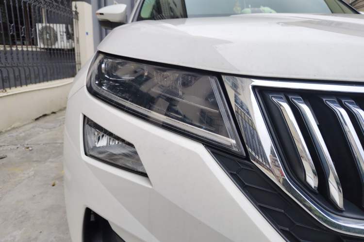 Used Skoda Kodiaq GT 2019 TSI330 Two-Wheel-Drive Luxury Edition China VI Standard Right Front Headlight