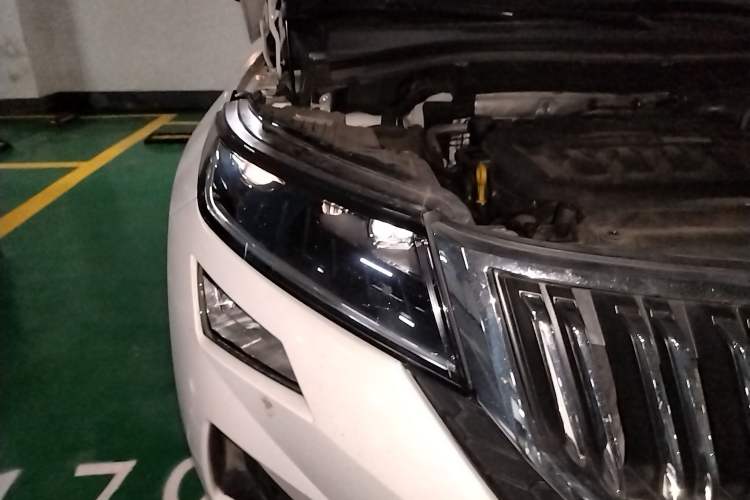 Used Skoda Kodiaq GT 2019 TSI330 Two-Wheel-Drive Luxury Edition China VI Standard Right Front Headlight