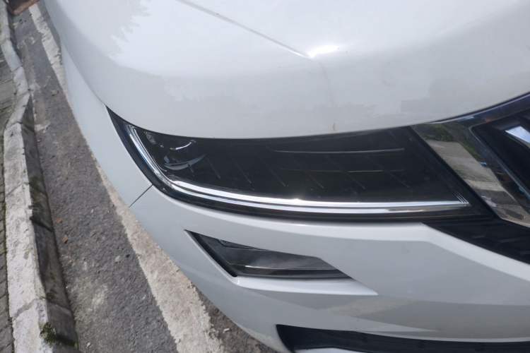 Used Skoda Kodiaq GT 2019 TSI330 Two-Wheel-Drive Luxury Edition China VI Standard Right Front Headlight