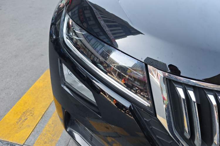 Used Skoda Kodiaq GT 2019 TSI330 Two-Wheel-Drive Luxury Edition China VI Standard Right Front Headlight