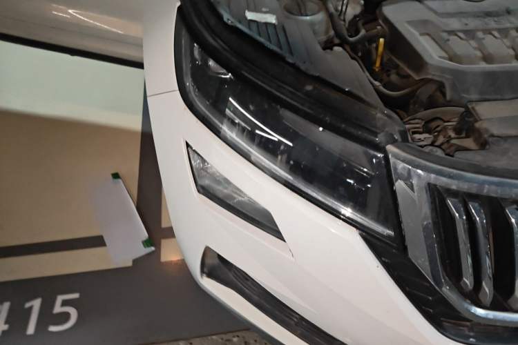 Used Skoda Kodiaq GT 2019 TSI330 Two-Wheel-Drive Luxury Edition China VI Standard Right Front Headlight