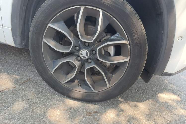 Used Skoda Kodiaq GT 2019 TSI330 Two-Wheel-Drive Luxury Edition China VI Standard Right Front Wheel Hub