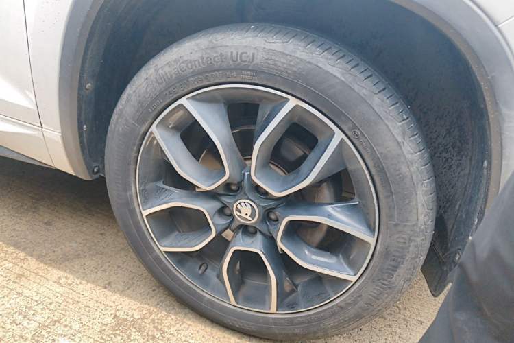 Used Skoda Kodiaq GT 2019 TSI330 Two-Wheel-Drive Luxury Edition China V Standard Right Front Wheel Hub