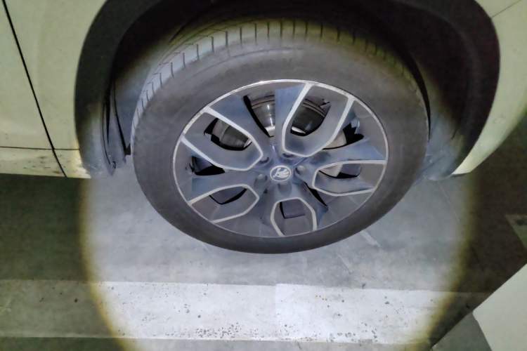 Used Skoda Kodiaq GT 2019 TSI330 Two-Wheel-Drive Luxury Edition China VI Standard Right Front Wheel Hub