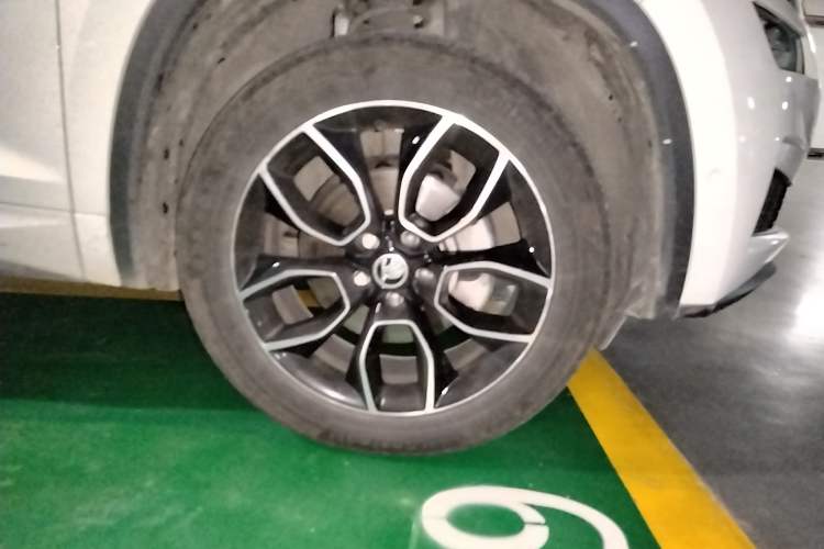 Used Skoda Kodiaq GT 2019 TSI330 Two-Wheel-Drive Luxury Edition China VI Standard Right Front Wheel Hub