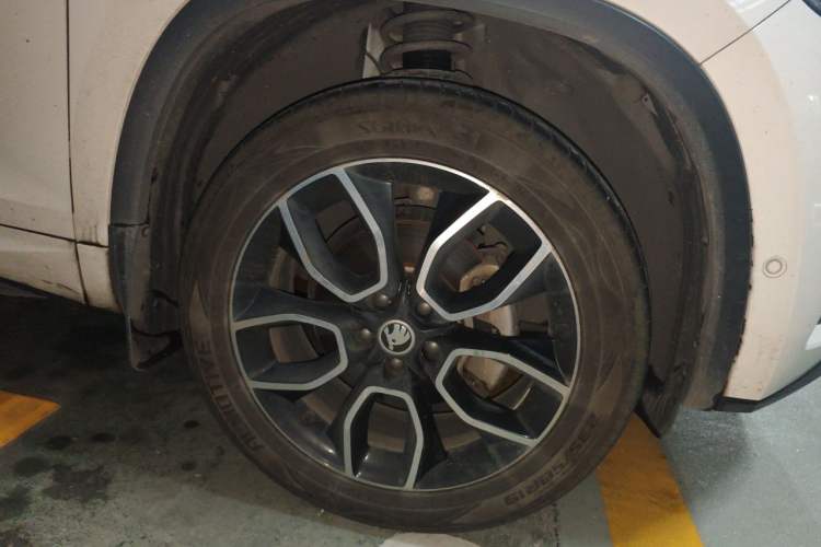 Used Skoda Kodiaq GT 2019 TSI330 Two-Wheel-Drive Luxury Edition China VI Standard Right Front Wheel Hub