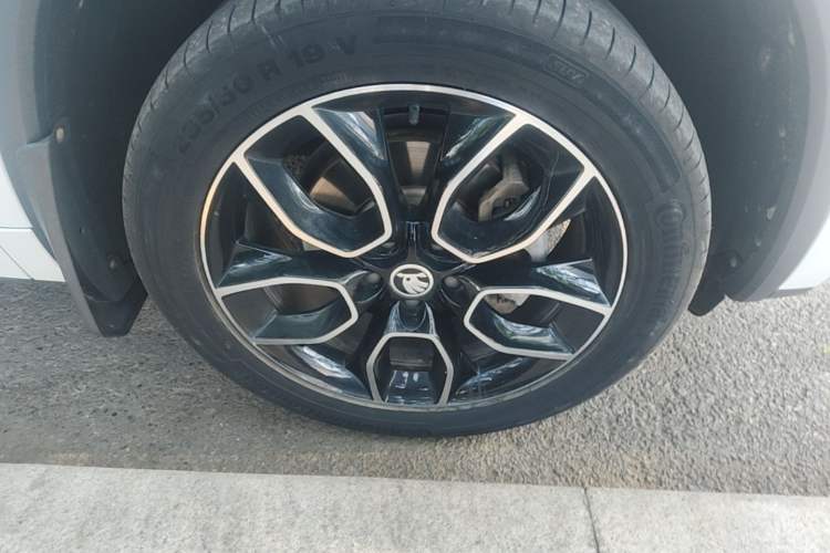 Used Skoda Kodiaq GT 2019 TSI330 Two-Wheel-Drive Luxury Edition China V Standard Right Front Wheel Hub