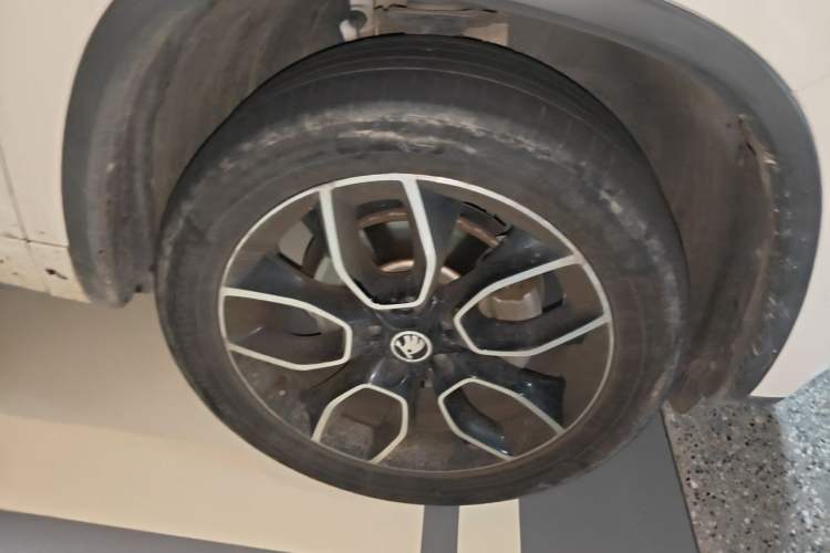 Used Skoda Kodiaq GT 2019 TSI330 Two-Wheel-Drive Luxury Edition China VI Standard Right Front Wheel Hub