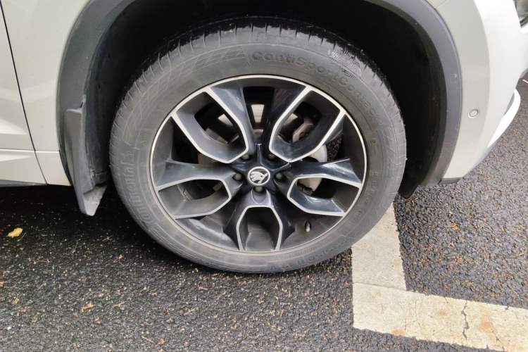 Used Skoda Kodiaq GT 2019 TSI330 Two-Wheel-Drive Luxury Edition China V Standard Right Front Wheel Hub