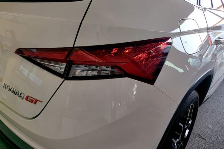 Used Skoda Kodiaq GT 2019 TSI330 Two-Wheel-Drive Luxury Edition China VI Standard Right Rear Taillight