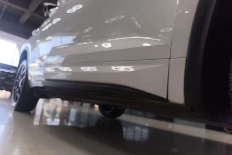 Used Skoda Kodiaq GT 2019 TSI380 4x4 Luxury Edition China VI Standard Right Side Sill