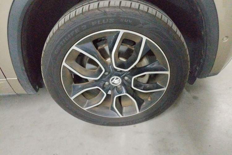 Used Skoda Kodiaq GT 2019 TSI330 Two-Wheel-Drive Luxury Edition China V Standard Right Front Wheel Hub