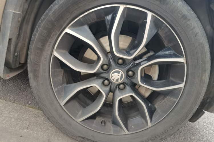 Used Skoda Kodiaq GT 2019 TSI380 4x4 Luxury Edition China VI Standard Right Front Wheel Hub