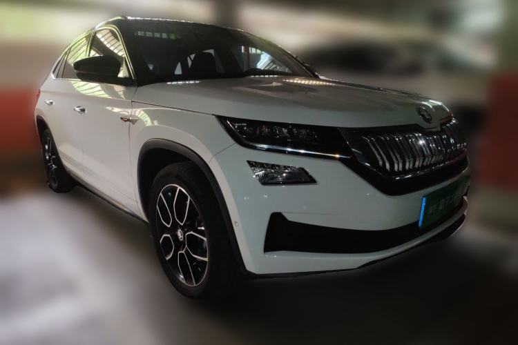 Used Skoda Kodiaq GT 2021 TSI330 Two-Wheel-Drive Luxury Edition Front Right 45 Deg