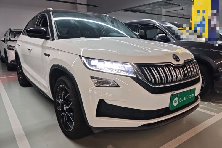 Used Skoda Kodiaq GT 2021 TSI330 Two-Wheel-Drive Luxury Edition Front Right 45 Deg
