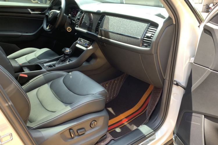 Used Skoda Kodiaq GT 2021 TSI330 Two-Wheel-Drive Luxury Edition Interior 4
