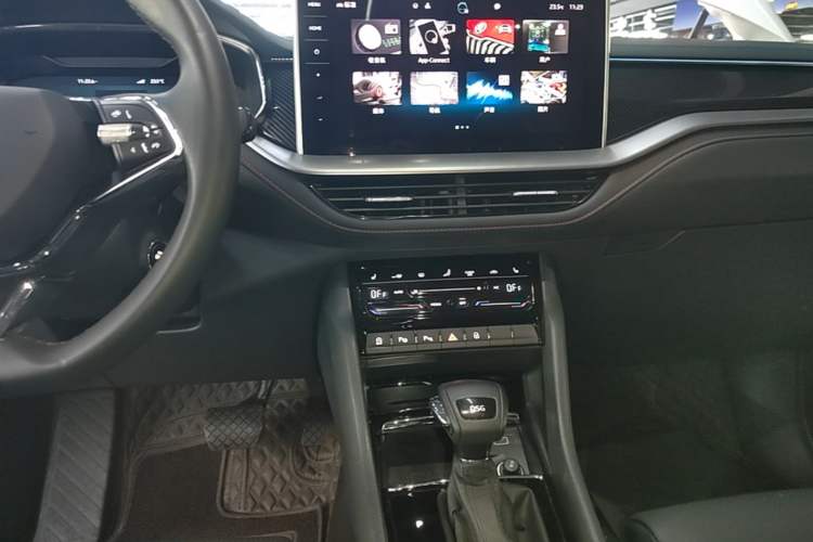 Used Skoda Kodiaq GT 2022 TSI330 Two-Wheel-Drive Luxury Edition Audio And AC Panel