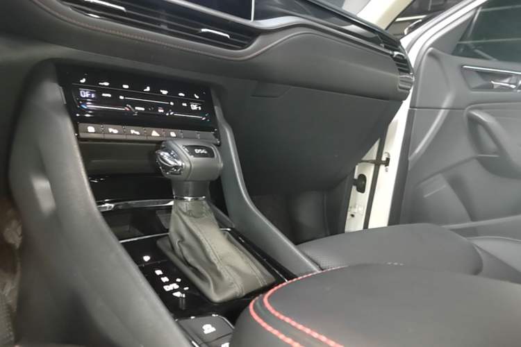 Used Skoda Kodiaq GT 2022 TSI330 Two-Wheel-Drive Luxury Edition Gear Lever