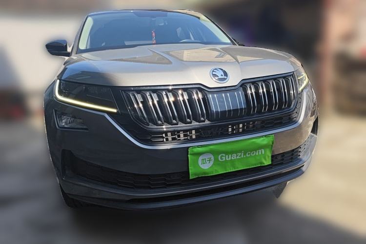 Used Skoda Kodiaq GT 2023 TSI330 Two-Wheel Drive Luxury Edition Front Right 45 Deg