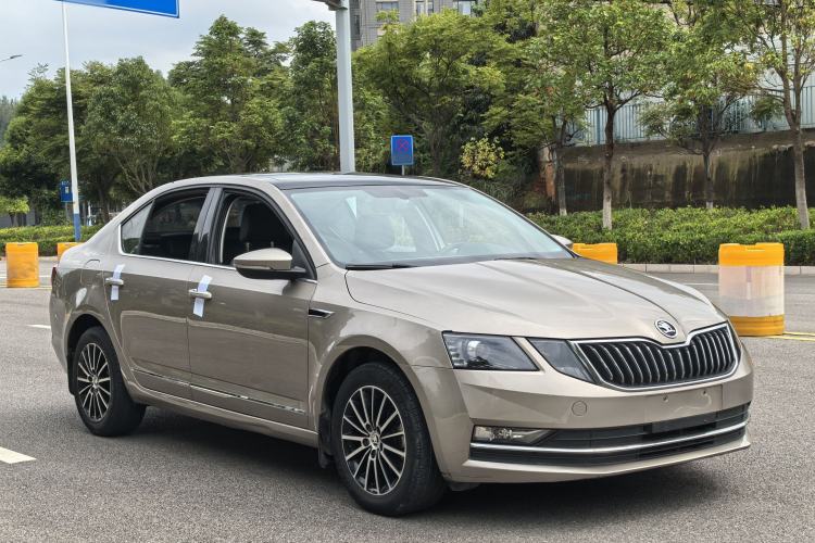 Used Skoda Octavia 2019 TSI230 DSG SmartDrive Luxury Edition China VI Exterior 1