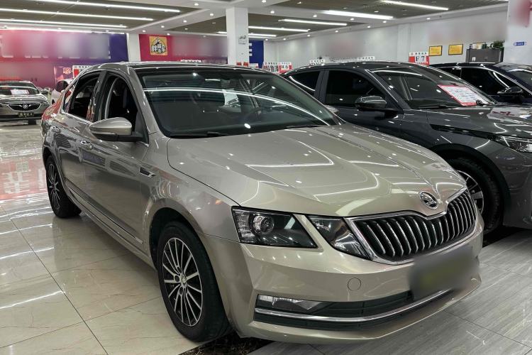 Used Skoda Octavia 2019 1.5L Automatic Smart Drive Luxury Edition China VI Standard Exterior 2