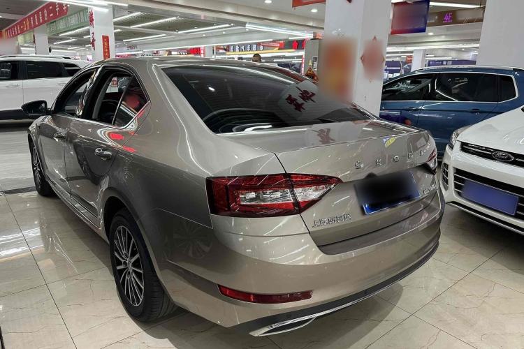 Used Skoda Octavia 2019 1.5L Automatic Smart Drive Luxury Edition China VI Standard Exterior 3