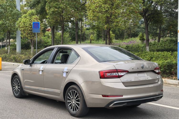 Used Skoda Octavia 2019 TSI230 DSG SmartDrive Luxury Edition China VI Exterior 4